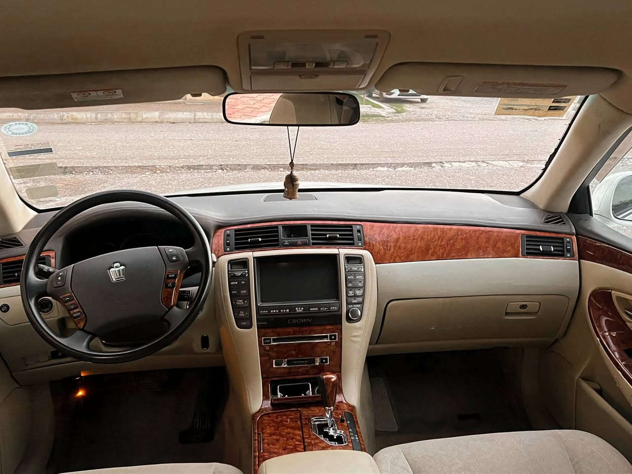 بەناوی خوای گەورە
شاهینە موس 2005
3دوگمەی پەردە شاشەو کامێرا
گێرو مەکینە 182بێ دوکەڵ
تەنها 1پارچەی بۆیاخی ئەوروپایە
بێ چاڵ بێ شوخت 
پێویست بەوەسف ناکات 
ماشااللە ی دەوێ 
***********
