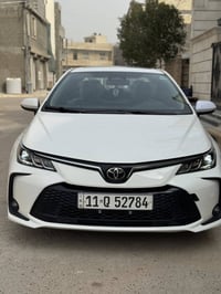 من رخصه الادمن كورلا هايبرد موديل 2024السياره جديده كلش ماشيه 15الف حق...