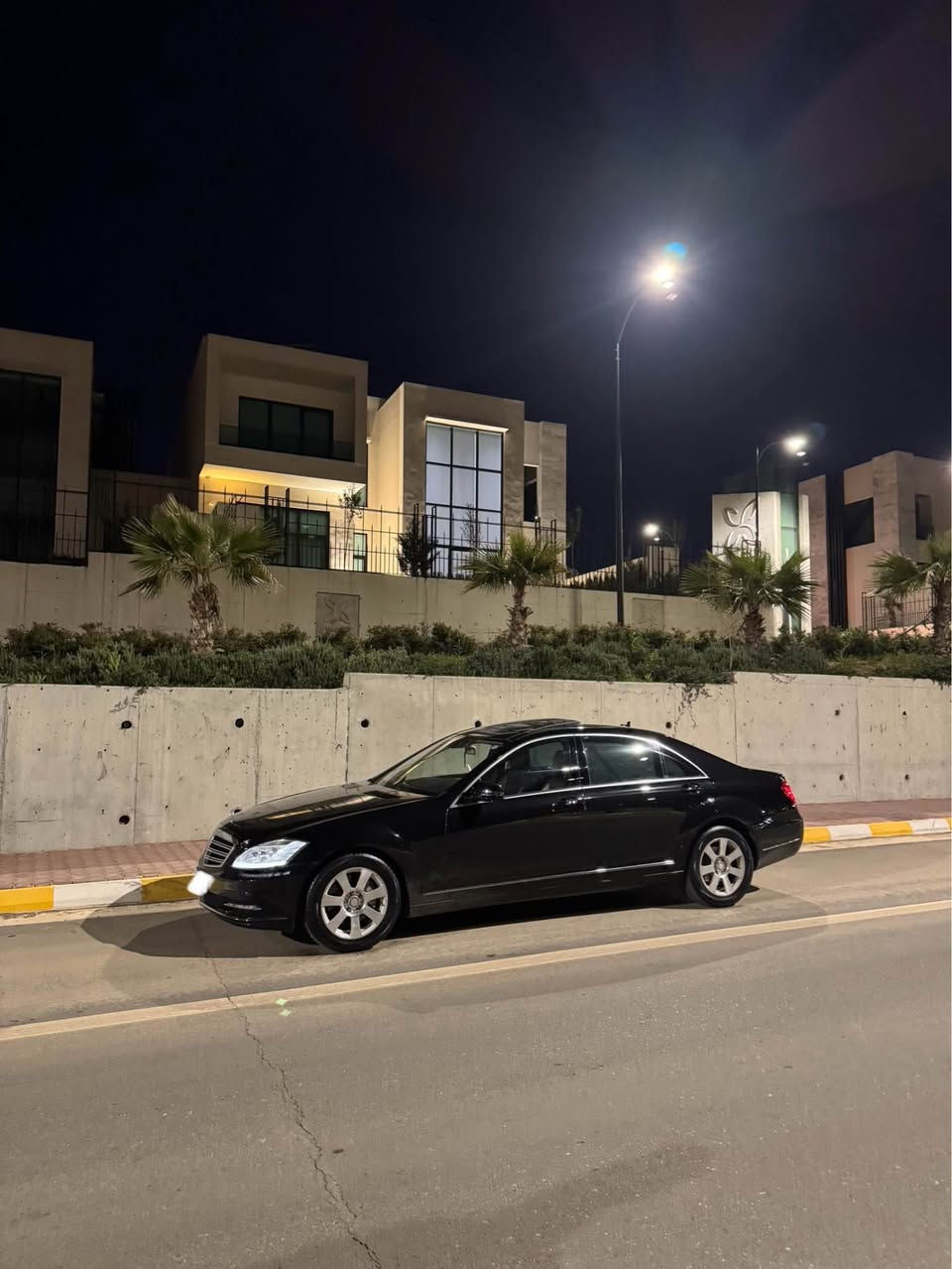 ‎للبيع⬇️
‎‏ ⭕️Mercedes Benz S350 ⭕️
‎(سيارة ضمان دولي بصمتين موجود)
‎موديل// ٢٠١٣
‎حجم محرك// ٦ سلندر (بنزين)
‎💰سعرر ٢٢٦ ورقة و مجال بسيط للشراي💰
‎❌ملاحظة//    بدون صبخ
‎ارباكات  سليم كلة💯

‎❌گير و محرك شرط مكفول💯
‎❌سيارة جاهز بدون اي نواقص شرط فحس هزة و سنوية جديد و كهربائياتها كلشي شغال💯

‎☎️للإستفسار اكثر
 ***********
‎مواصفاتها معروف ⬇️فولل ١/١
‎بانوراما
‎ناظور ليلي
‎ابواب شفط+ صندوق شفط
‎كشنات امامي و خلفي تدفئة و تبريد + كهربائي
‎بردات هلي و بيبان كهربائي
‎سيستم صوت Harman/kardon
‎كاميرة خلفي
‎رادار ٣٦٠ درجة (امامي خلفي و مراية)
‎حساسات امامي و خلفي
‎سيارة بس جكات يصعد و ينزل
‎بعد بي مواصفات هواية مامذكور..... السليمانية, العراق
