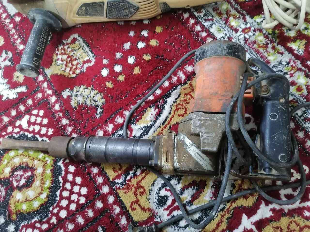 للبيع غراض شلعه وحده ومفرد
٢ ماطور غساله شغالات 
دريل جك همر شغال
كوسره شغاله عوزه بس برغي واحد
جوزه رباعيه
محولات لدات شغالات بس ماعرف بحجامهم وقدرتهم
نشره كلوبات اصفر قوي طكتين
ابيعهن كلهن شعل وبيع مفرد اليراسلني هسه اله خصم وسعار مناسبه جدا اتصل على هذا الرقم ***********
