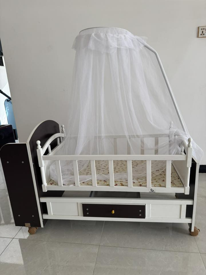 كاروك للبيع اخو الجديد 
السعر 75 
مع العلم الجديد مالته ب 110 

‭0781 520 3875‬
