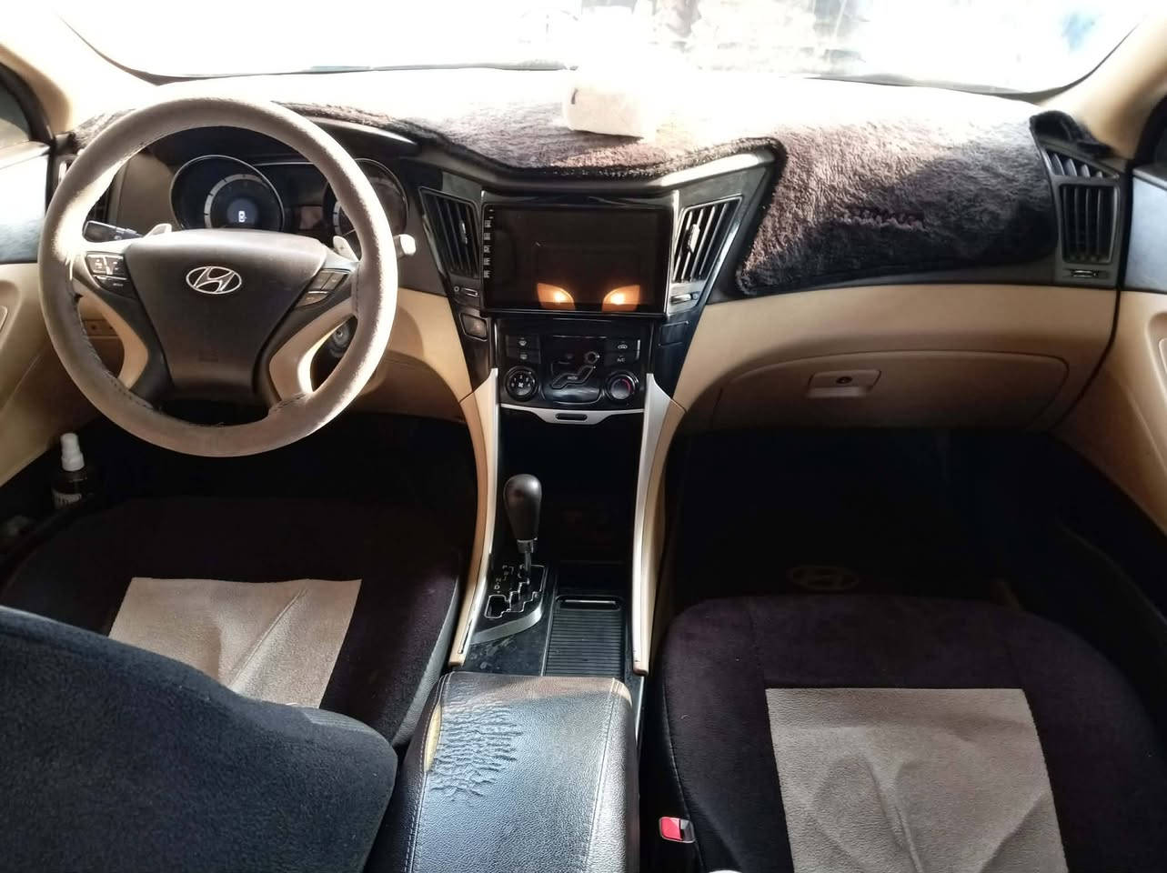 السلام عليكم سوناتا ٢٠١٢ خليجي رقم أربيل دولي السياره بسمي بيها شبرين صبغ بل باب الصدر بدون فتح الباقي كفاله عامه سياره ترايك للبصره تأخذها مذب عليها ربع دينار مكينتها مفتوحه بس كازكيت امبدل السياره ناعمه اوعلي ماتسمع صوتها خرسه السعر تصل،، ***********
