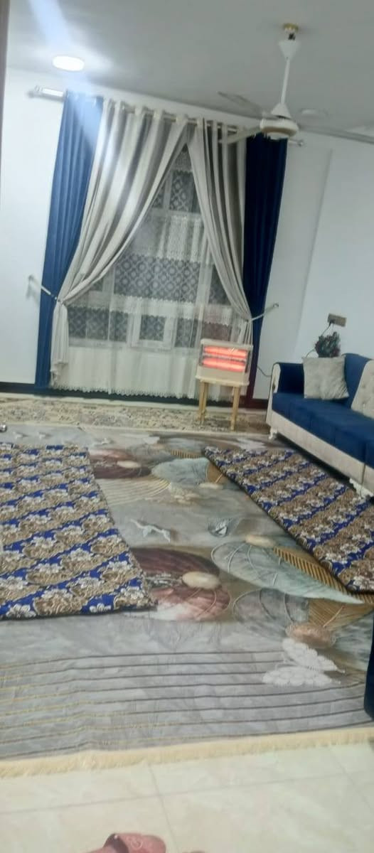 سلام عليكم بيت للبيع بناء حديث بلوك
🌎المساحة 150 متر طابو صرف 
📌الموقع المفرك مقابيل طرق وجسور قريب جدا 
ع شارع الرئيسي ثالث بيت عن شارع 
🛖تفاصيل البيت استقبال مطبخ صاله درج غرفتين نوم جوه وصحيات ومنور والطابق الثاني غرفتين نوم وصحيات 
☎للاستفسار اتصل
📞***********
📞***********
✔️مكتب الشمس للعقار بعقوبة حي المعلمين
