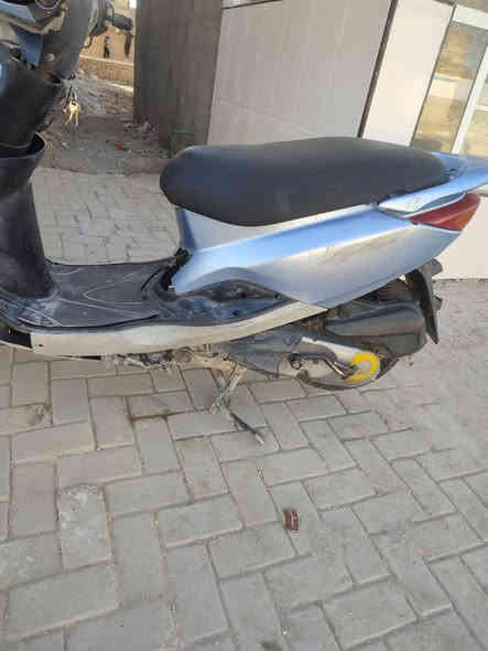 السلام عليكم 
دراجه للبيع فريز 
مكفوله كفاله عامه من مكينه ومن كهربائيات ومن كلشي 
العنوان بغداد المدينه الصدر حي طارق 
السعر 650وبيه مجال 
رقم الهاتف ***********
