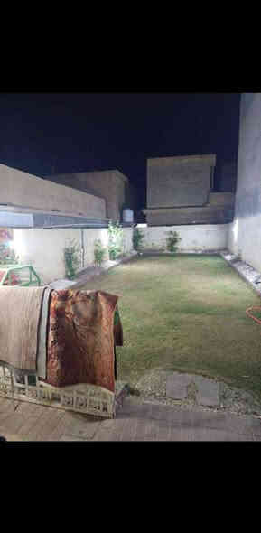 السلام عليكم دار للبيع
الحصوة حي الانتصار الشارع الاخير مقابل اسواق علوان مباشرتا مساحة 300م مساحة البناء 200م وحديقة بجانب البيت 100م طابو صرف البيت طابقين الطابق الاول يحتوي على استقبال +غرفة نوم+صالة+مطبخ+صحيات 
الطابق الثاني يحتوي على 3غرف نوم وحدة سويت كامل 

 
***********
