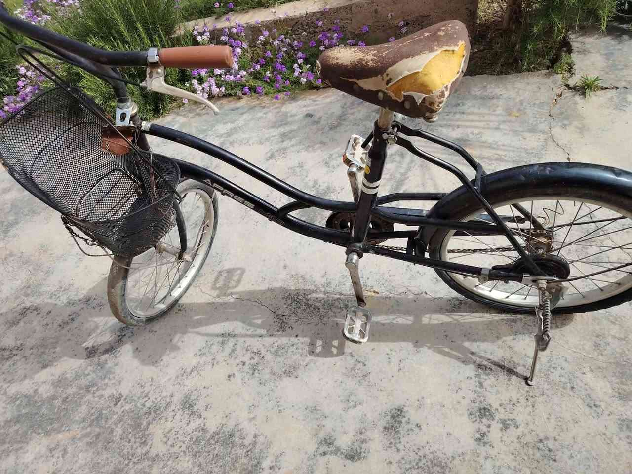 مكلف بل نشر
السلام عليكم 
بوسكلات للبيع 
الابيض حجم 27سعر 75وبي مجال 
الاسود حجم 20 سعر 65وبي مجال 
الوردي حجم26سعر 75وبي مجال 
الوردي حجم26 سعر 75وبي مجال 
گير حساس 
العنوان الشرقاط الايسر قريه السلمان 
واتساب ***********
