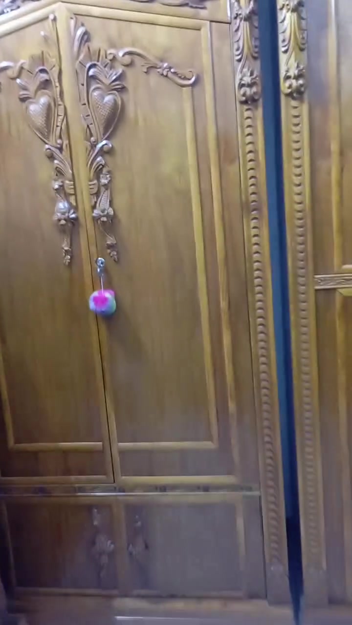 السلام عليكم غرفة للبيع انجار شغل درجة اولى ***********
