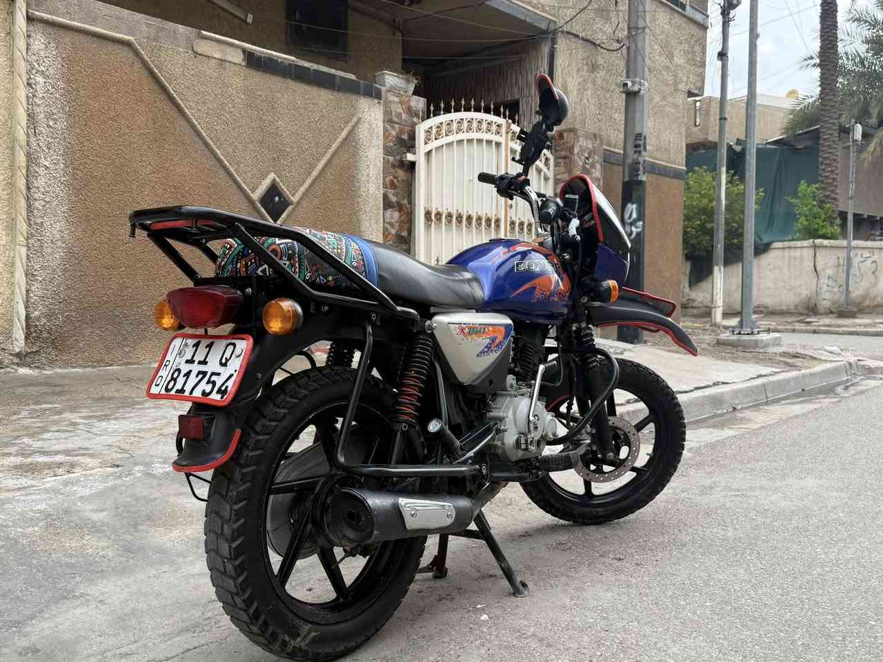 السلام عليكم بوكسر موديل 23 نزول بنهايه ل24 مرقم لوحات وسنويه إنكليزي باسمي تحويل ثاني يوم ماشيه 9 الالف حقيقي وقابل للزياده دراجه كفاله عامه مكاني الحريه الدولعي
***********
