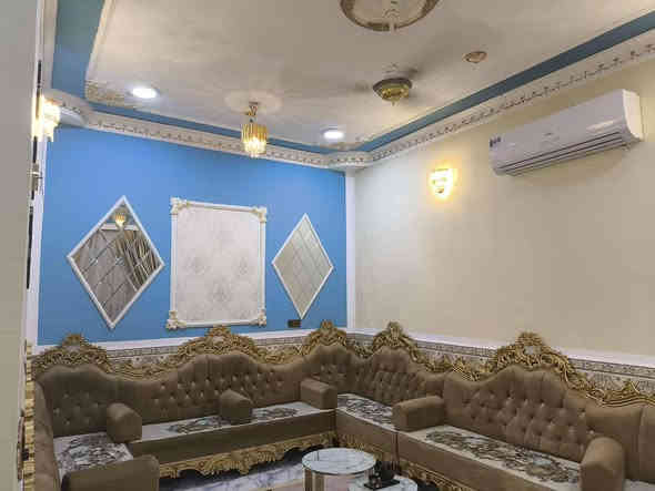 بيت للبيع طابو صرف مساحته 100متر امامي
مكان /حي_الفداء شارع ابولبنان الرئيسي ثالث بيت عن الشارع
بناء جديد //صب كونكريت  
غرفه و ديوانيه و صاله و مطبخ حار و بارد صحيات  خارجيه خارجيه و داخليه مخزن فوق جبير   
متوفر كافه الخدمات
السعر 119مليون 
+9647857936659
