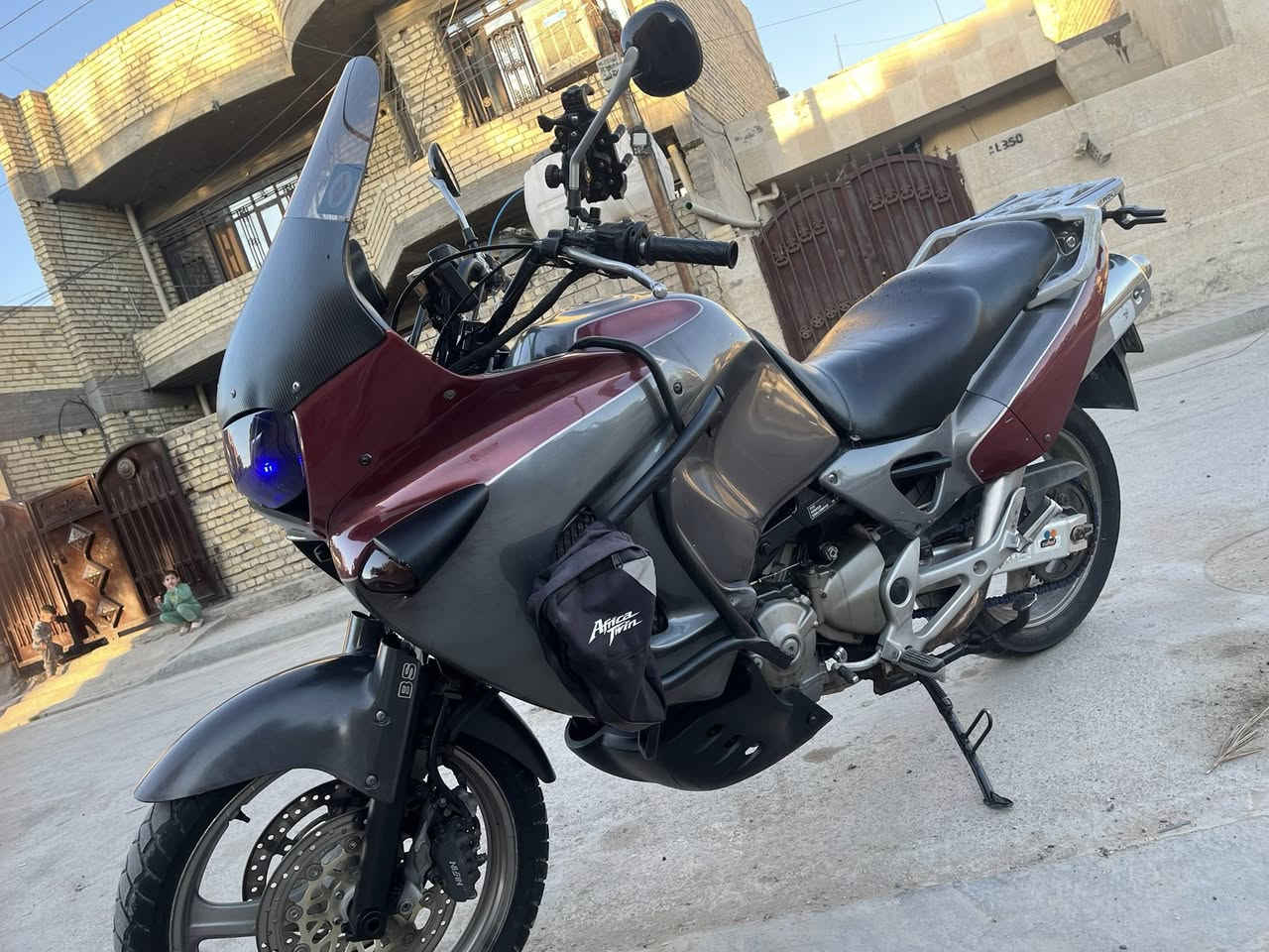 ﷽
{إنَ الُلُُه وَمٌلُائكِةِ يَصّلُوَنَ ْعلُيَ الُنَبّيَ
 يَاايَُْها الُذَيَنَ امٌنَوَ صّلُوَ عليه وَسِلُمٌوَ ْ تْسِلُيَمٌا}

هوندا فاراديرو  ادفنجر 
محرك 1000cc V 

دراجه جاهزه كهرباء ميكانيك بريكات ✅
شاشه لمس كار بلي 
كامرات امام خلف 
لايت زنون 
درع جنط صغار
تانكي نضيف

السعر 28 الهيج دراجه بلاش 

سنويه باسمي لوحات جديده انكليزي اثنين هزة جديده تحويل ثاني يوم 🌹


**إذا كنت صاحب هذا الإعلان وتريد حذفه لأي سبب، رجاءا أرسل رسالة إلى الدعم الفني**