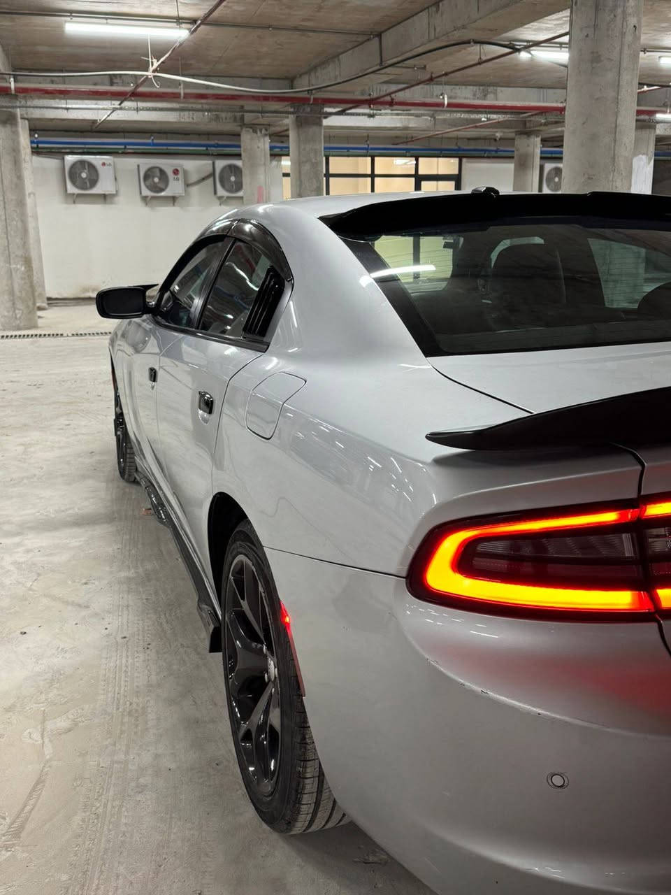 الوصف
جارجر 2021 أصل فول مواصفات لون رصاصي 🩶
رقم بغداد SXT PLUS
وارد امريكي حادث (بنيد تبديل + جاملغ) تبديل بدون دواخل
المحرك: V6 3.6L
ماشية: (40الف ميل)

المواصفات:
1- فتحة
2- كامره دوا‌رة
3- مقاعد أمامية كهربائية عدد 2 جلد (تدفئة + تبريد)
4- تبريد ثلج قطعتين
5- مصابيح عدسة
6- كراسي كهرباء
7- ويل قياس 20 إنج
8- حساسات خلفية
9- تشغيل عن بعد
10- مكينة 6 سلندر
11- ستيرنغ 6 مساعد
12- مانع انزلاق
13- كشن حضن + خزن ميموري
14- مقاعد خلفية تدفئة
15- محدد سرعة
16- تدفئة ستيرنغ
17- دخول ذكي بصمة

📌 السعر: (220)
📌 مكان السيارة: ( بغداد حي الحسين ) 
📌 رقم الهاتف *********** بغداد, العراق
