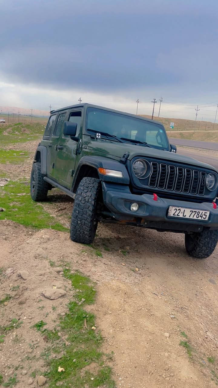 للبيع او المراوس حسب الرغبة
جيب رانكلر ٢٠٢١
٦ سلندر /٣٦٠٠
لون زيتوني قمارة حديدة مو قماش تنشال وتصير كاملة من فوق
حادثها خفيف بدون دواخل ولا شواصي 
بيها صبغ جاملغ امامي وخلفي وباب صدر وبنيد
ماشية ٧٠ الف وقابل لزيادة
رقم اربيل تحويل مباشر
مكان السيارة بين كربلاء (حي الحسين)اوبغداد(بوابة العراق)
السعر ٢٥،٠٠٠$ وبيها مجال 
للتواصل: *********** كربلاء, العراق
