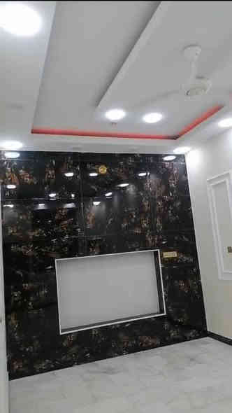 معروض لدينا في المكتب بيت المساحة 100 م طابقين بناءً حديث كونكريت مسلح فول مواصفات مع شقة معزولة خارج البيت ) بيت أستثمار او سكن ) العنوان حي العسكري قرب المخازن مكان كلش حلو وعلى ساحة مع حديقة إمامي البيت ) ملاحظة البيت سعره 235 مليون مطلوب اسكان 60 مليون تقطع من المبلغ بلاش الإتصال على *********** ابو علي الاسدي إذا عجبك المكان تعال للمكتب ويصير خير ان شاء الله بيع مستعجل
