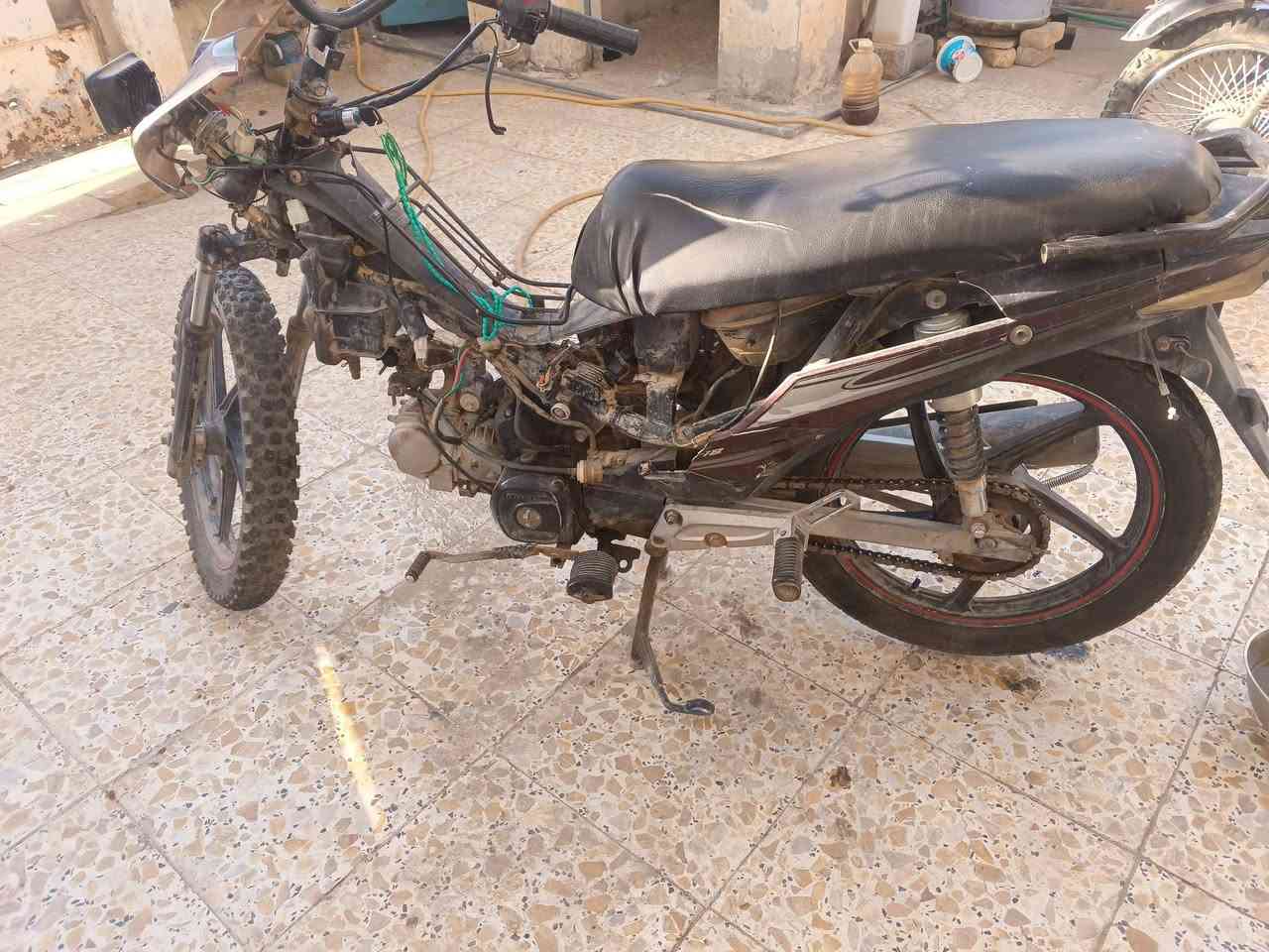 دراجه دايون ١١٠ طلع معدل ٩٠ دراجه شوفت عينك بس مكينتها نضيفه 
ملاحظه دراجه نمر بس بدون كلج تنمر طبيعي 
السعر ١٥٠ وبيها مجال للشراي
رقم***********
