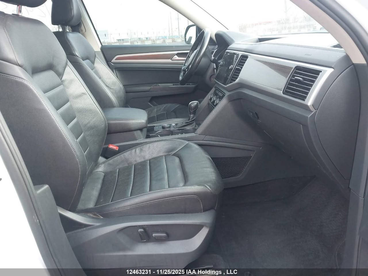 🚘 متوفر للبيع – 🚗 2018 VOLKSWAGEN ATLAS SEL – AWD
🛠️ الضرر :كما موضح بالصور 
📏 المسافة: 212,056 mi
🔧 حجم المحرك: 3.6L – 6 سلندر
🧾 دخول على كتاب ضباط 
متوفر موصل أو بغداد حسب الطلب – كل خيار بسعر مختلف
📍 الموقع: عمّان

📞 للتواصل أو الاستفسار (واتساب أو اتصال): ***********
