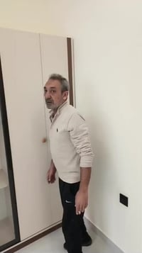 نجار لفتح وشد جميع انواع الغرف العراقية والتركيه والماليزيه وصبغ الابو...