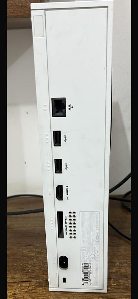 إكس بوكس سيريس إس ذاكرة 512جديد مالي اي مشكله ولا مصلح غراضه كامله سعره قفل300مامتواجد ع فيس تواصل ***********
