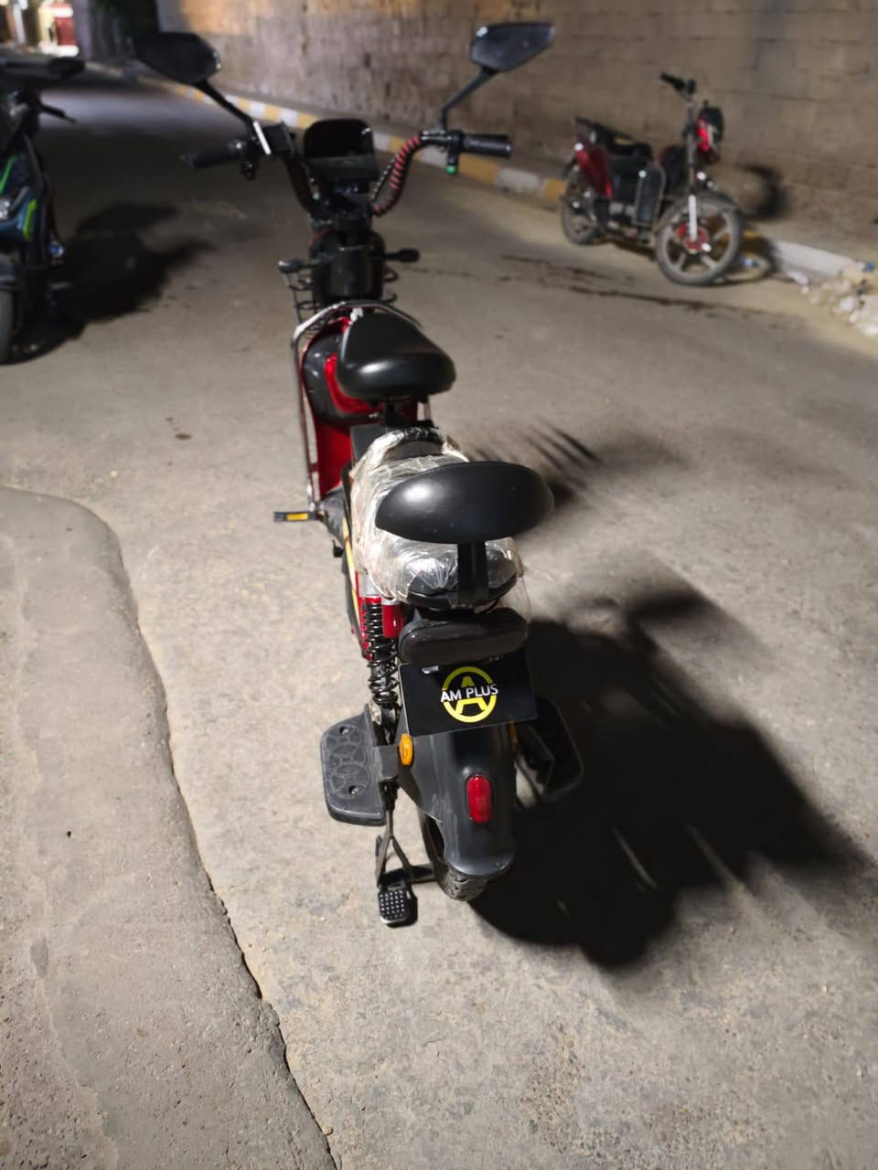 دراجه للبيع او مراوس
مواصفاته:

الموديل:2026

البطاريات: 5 بطاريات.60 فولت. نوعيه ونلي الاصلي 

بلوتوث 

الملف:1200 

لايت عالي ناصي اشاير 
الدراجه ما صارله شهرين من جبته 
الدراجه لوك فول نظافه ربع ماتحط عليها


**إذا كنت صاحب هذا الإعلان وتريد حذفه لأي سبب، رجاءا أرسل رسالة إلى الدعم الفني**