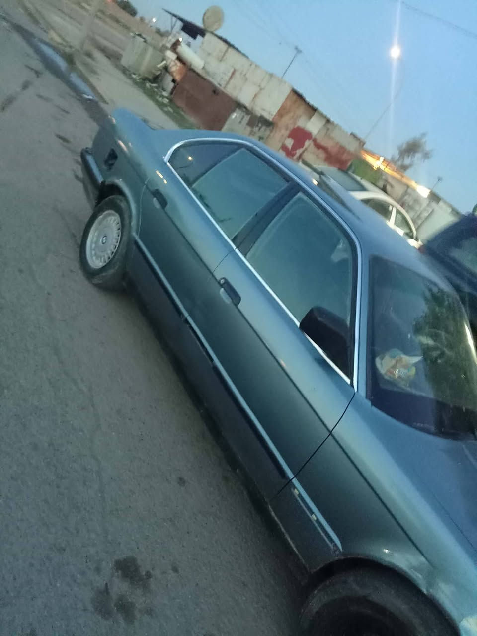 سلام عليكم بيع او مراوس حسب القناعه بي ام 520 موديل ٩١ محرك مفتوح كير عادي السياره جاهزه كير محرك صدر تأيرات بشرط غرفتها حلوه عايزها ترتيبات بسيطه
 باقي التفاصل اتصل *********** صلاح الدين مجمع الدور
