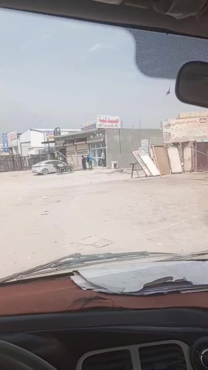 قطعه للبيع المساحه 115متر 
واقع حال 120متر ..طابو زراعي سند 25بسم شخص 

خدمات متوفره بالكامل ..العنوان حله شارع 100في فرع الصيدليه قرب جسر المشاه .
تبعد عن شارع 100 100متر ..

الها 3مخارج  من من شارع 100.....
ومدخل من شارع الطهمازيه مول أهل الخير ...

ومدخل من شارع 80
بسعر مفاجئ 

***********//أبو علوش ☎️ ☎️ 👉
