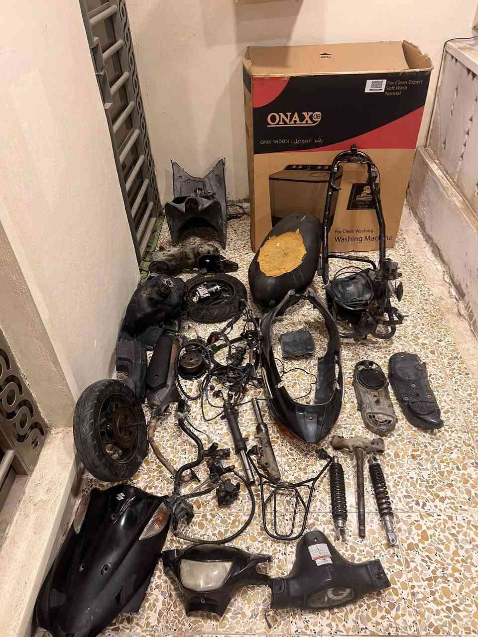 السلام عليكم دراجه كامله شتحتاج منه موجود المكينه كامله مجفته ابيعه مثل ما موجوده بل صوره مكاني كوت دور العمال ***********
