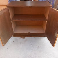 بوفيه فراش.  العرض متر واحد سم العمق. 50 سم.   الارتفاع 93 سم. ب٦٠ وبي...