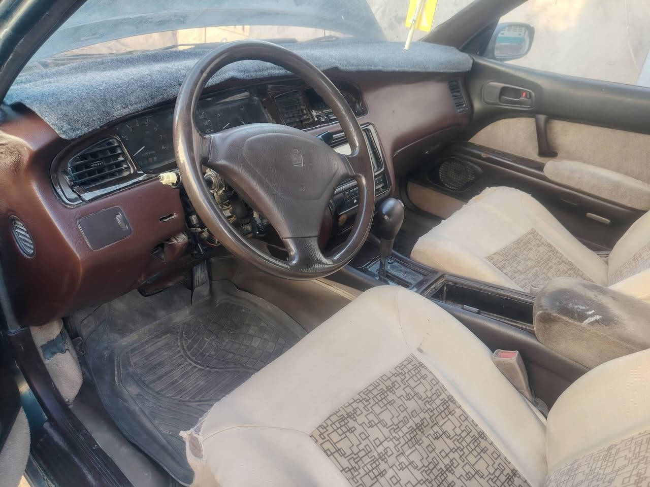 السلام عليكم بطه للبيع مقفوله من قصه ونقل جثه سياره جاهزه تبريد شغال تخم تاير سياره باسمي هزه جديده السعر 43 بها مجال *********** مكاني بالنجف
