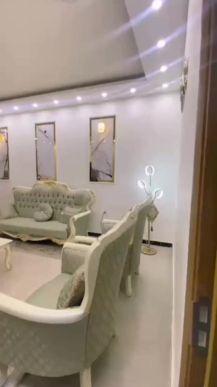 .دار للبيع – مجمع الأميرات 2

▪️ المساحة:200 م²
▪️ المربع الاول 
▪️ قريب على السنتر C7 وجه كربلاء

يحتوي على أضافات (3 غرف نوم +مخزنين +السطح مسقف+مطبخ حار+سقوف جبس بورد+حديقة متكاملة+اضافة سياج خارجي وتسقيف للكراج والحديقة+واضافات اخرى)

_يباع بمقدمة 115 مليون

مطلوب للمصرف العقاري 

.للتواصل والاستفسار:
***********
أو يمكنكم زيارة مكتبنا الكائن في مجمع الاميرات الاولى-مدخل السنتر-مكتب الجوهرة للوساطة العقارية
