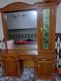 غرفة كاملة • ميز تواليت • قرب الحر