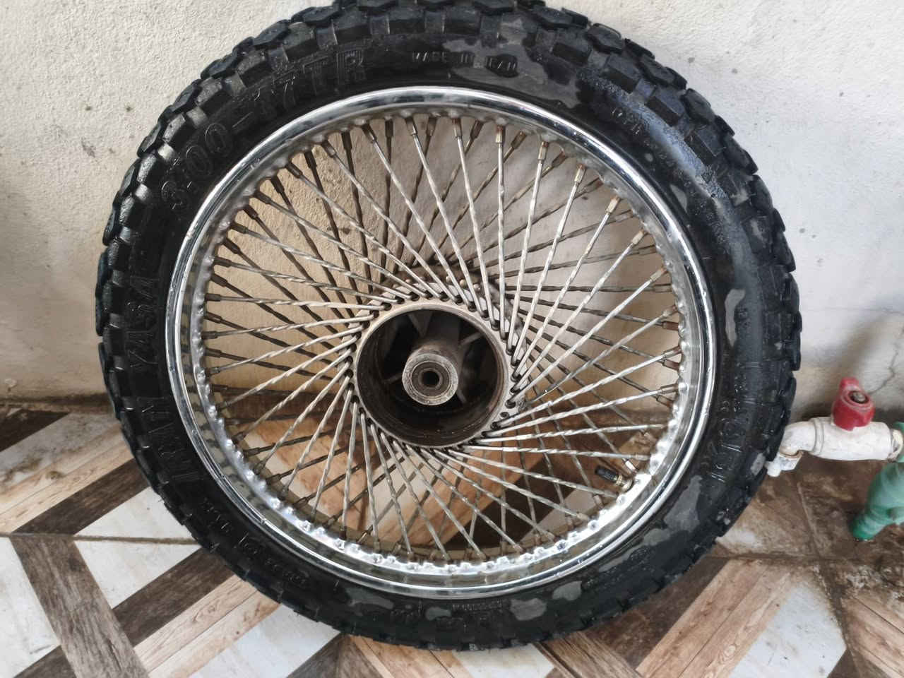 سلام عليكم وياله للبيع تايرات جدد جوابه جدد كاملات بس تشد سعر 45 مكاني جلولاء شراي اتصل *********** او خاص
