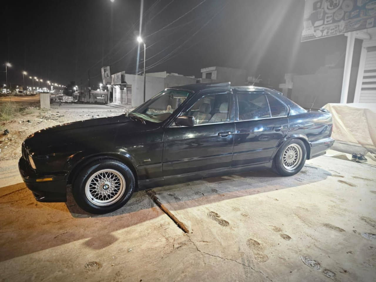 السلام عليكم كلشي موجود بل سوك وكلشي بسعرو ماعجبك السعر لاتعلق رجاءآ  بي ام حجم 535 اصل وفصل سنويه لل ٢٧ رقم نينوى ألماني تحويل شرط ترهم مراوس ترهم بيع السعر 60 بيها مجال شي قليل نقد فقط السياره بدون ضرر مصلحه دواير ومصبوغه جماليه سياره جاهزه بجم عريض تبريد ثلج تدفئه نار لايت زينول حيل حلوه السياره مال جنيه داخل لونين اتصل عل رقم *********** ودلل بي واتساب والخاص مفتوح حياكم الله
