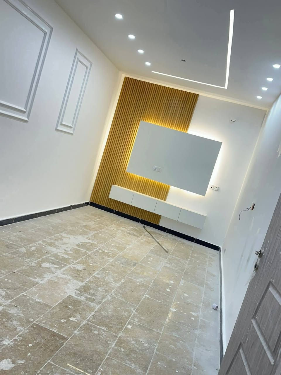 سلاام عليكم 
خلفه مكاني رميثه عندي كادر جبس وصبغ
***********
