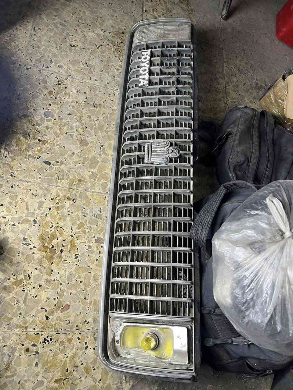 شباك وبك لايت يسرى  سيدان  اصلي  150 الف الاستفسار واتساب ***********
