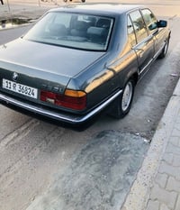 بي ام 735 • ٢٠٢٨ • رقم انكليزي