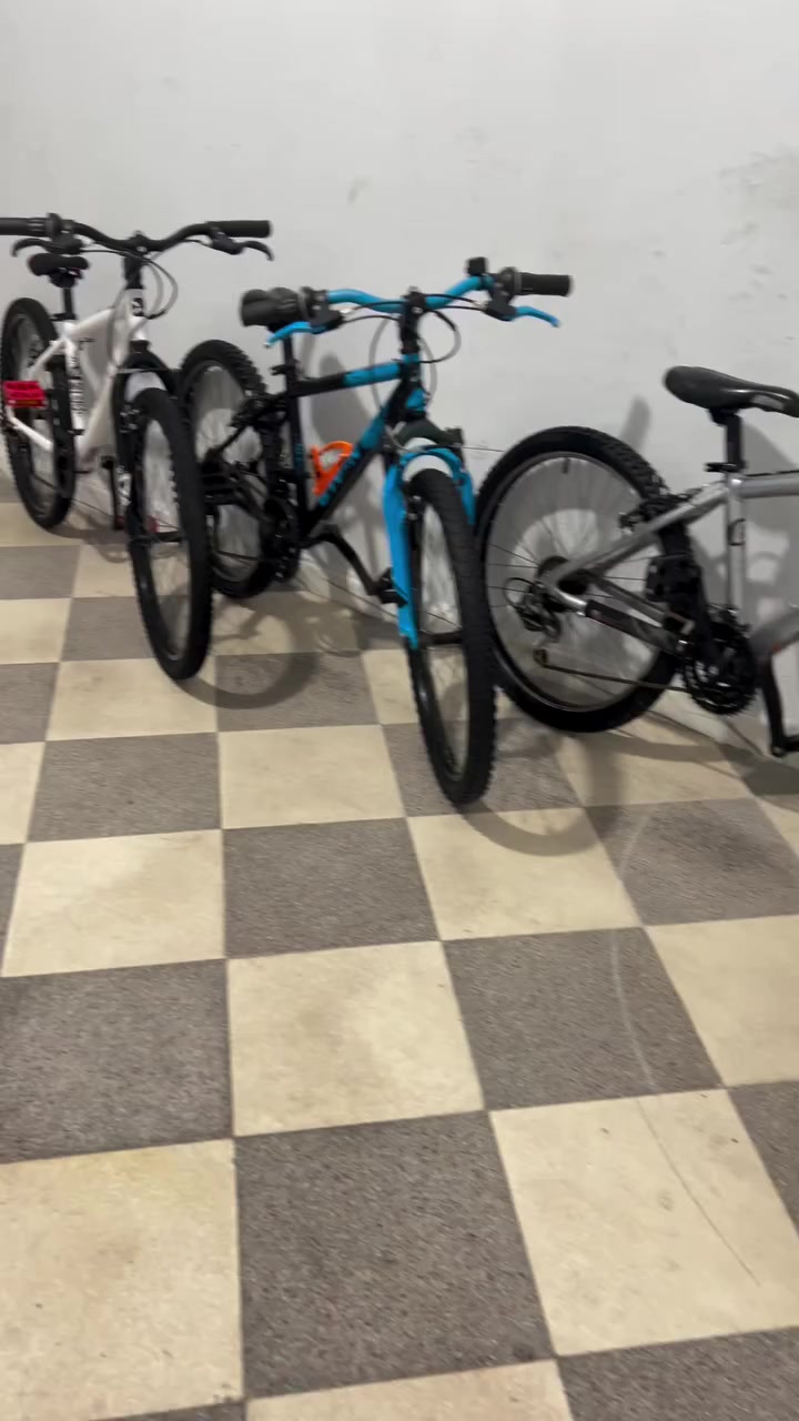 دراجات أطفال اصلية 🇫🇷Btwin taille 24 🚴🏻‍♂️
  #دراجةهوائية #fypシ #velo #algeriabike  #btwin #bikelife #cycling #الجزائر #algeria #explorepage #رمضان٢٠٢٦ #reelsviralシ


**إذا كنت صاحب هذا الإعلان وتريد حذفه لأي سبب، رجاءا أرسل رسالة إلى الدعم الفني**