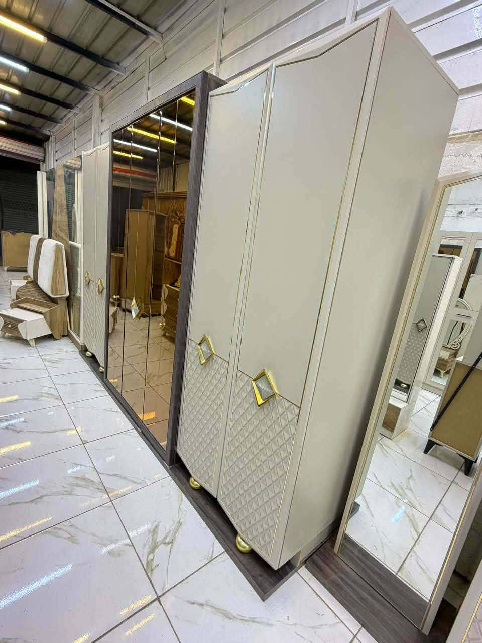 غرفة نوم مستخدمة نضافة 90‎%‎
عدد القطع 10
كنتور طفل اضافي 
كروم حديد 
جام برونزي ليزري 
شغل ثقيل 
كوالتي عالي 
نضام بيبان 
سعرها مليون و700/مليون و600
شد ونقل داخل بغداد مجاني


**إذا كنت صاحب هذا الإعلان وتريد حذفه لأي سبب، رجاءا أرسل رسالة إلى الدعم الفني**