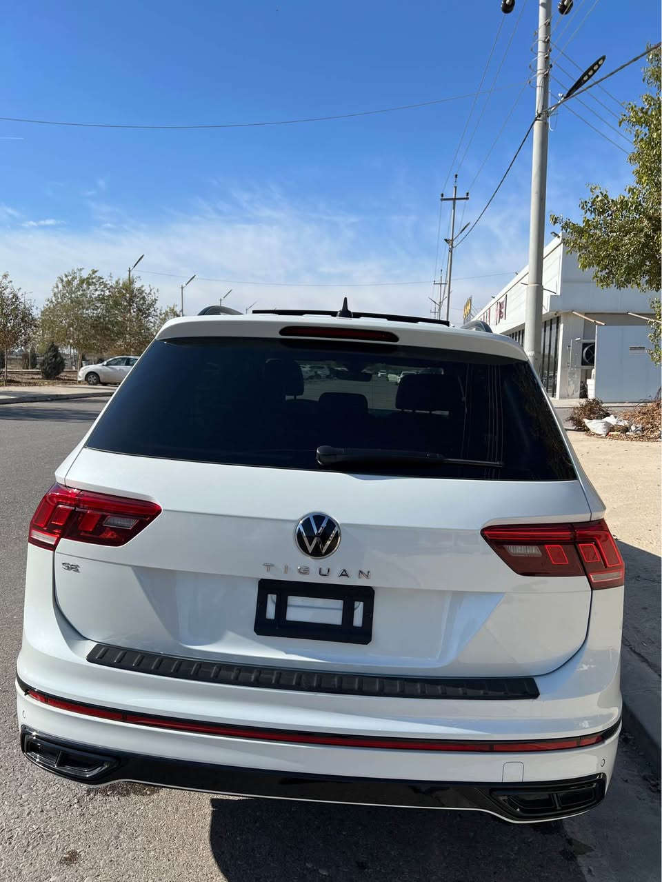 ‏VOLKSWAGEN TIGUAN SE R-LINE 2024
‏‎ژمارە کاتی (۳مانگی لەگەڵە بۆ رەقەم)نەشكاوە 
6 هزار روشتوە 
‏‎فول موسفات R-LINE  
مەكینە ٤ پستن
‏‎رادیتەو لایت و هەموو شتیكی بیلادی شەریكە بارچە كردنەوەش بە شەرت  
‏‎بەسمە - کامیرە -كامل حەساس - پانوراما - کێج ئەلکترۆنی ـ۳ ریز كوشن -تەبرید مەركەزی ـ كوشن هیتەر

‏‎شوێنی ئوتومبێل لە هةولير

*********** 

‏‎نرخی ٢١٥ وەرقە و مەجال أربيل, العراق
