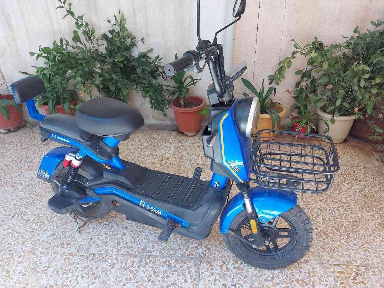 السعر ٢٧٥٠٠٠ قبل ١٥ يوم مبدل بطاريات شرط ابيعك فقط الشاشه ماتشتغل *********** الرقم بي واتساب
