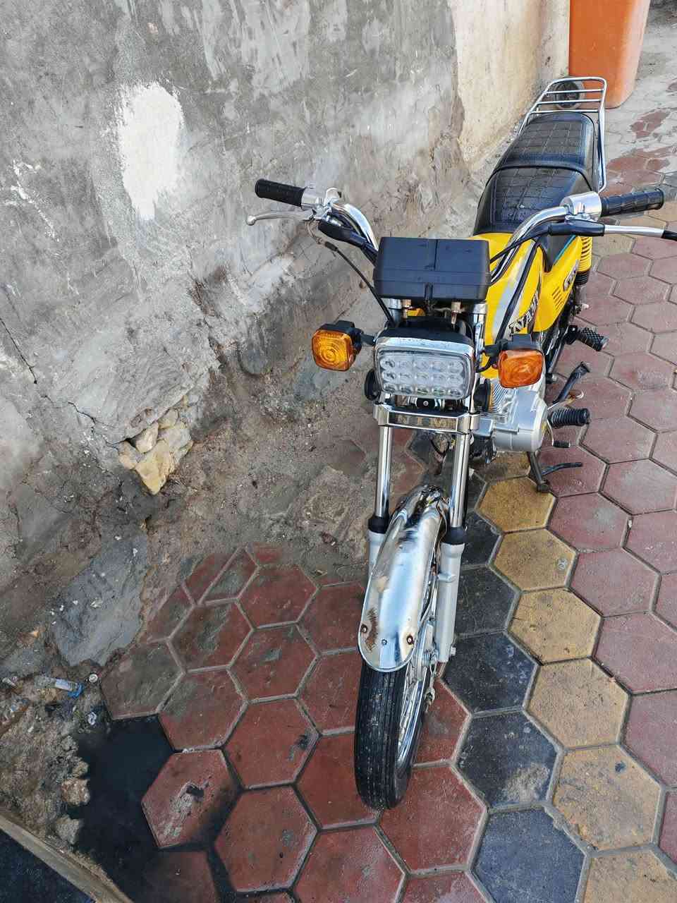 نامه امتياز 23 أوراق
مامفتوحه نضيفه ما مفيلزه
ناصريه مركز
السعر900الف بيها مجال
***********
***********
