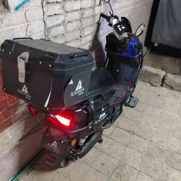 عندي هاي الدراجه للبيع سعر 900وبي مجال انطيك هيه شرط تجي تفحص وتاخذه وتروح نضيفه حيل ***********
