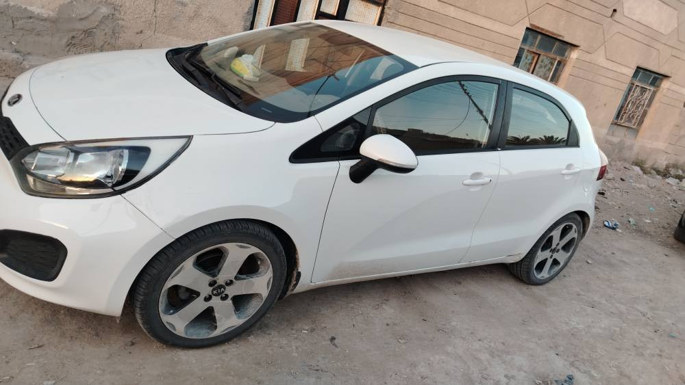 كيه ريو هاشباك 2013وارد خليجي بيه قطعتين صبق وبنيد مقسم بدون ضربه محرك 1600كير كله جديد بسمي سنويه 2027تحويل ثاني يوم سعرها 83وبيه مجال بصيط رقمي *********** البصرة, العراق
