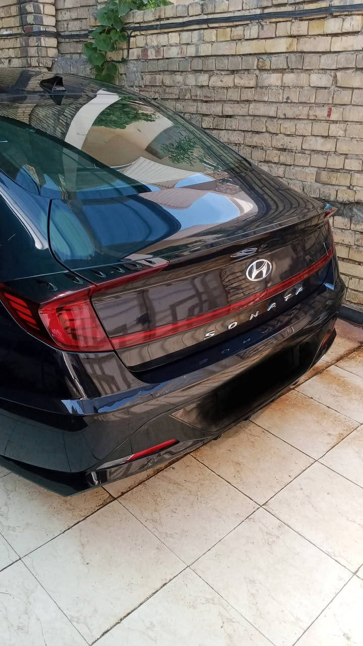 السلام عليكم من رخصة الادمن سوناتا موديل 2023 ماشيه 20.000km مواصفات بصمه اربع وضعيات قياده اوتوهولد كراسي جلد كرسي السائق كهرباء شاشه كبيره تدفئ وتبريد تخم تاير جديد السعر 172 وبيه مجال بسيط تفاصيل اكثر ‏‪***********‬‏هذه رقمي
