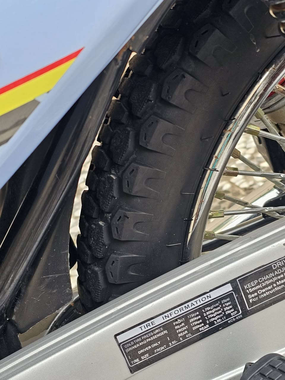 السلام عليكم سونك 2024 أربعة كير محرك 125 دراجة نضيفة اوراق كاملة دراجة ممفتوح بيهة برغي ونضافتهة كدامكم كهربائيات كلهة شغالة محرك أخرس صالنصة كاتم ما بيهة اي نقص مكاني بغداد الحسينية رقم ***********
