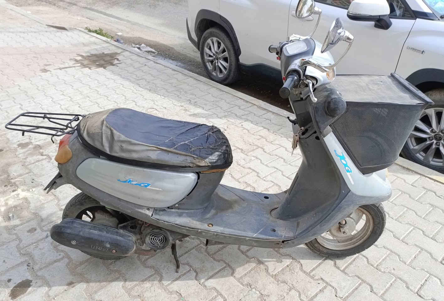 السلام عليكم 
دراجه منغولي ام السله للبيع هندر وسلف ولايت واشاير وبطاريه اصليه ومرايات اصليه وزوج تايرات جدد
 بيها صوت روله  
ب٢٨٠ وبيها مجال
للتواصل ع الرقم *********** 
او ماسنجر
