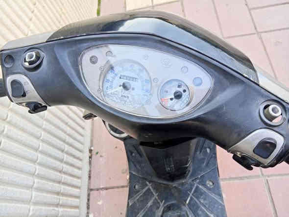 السلام عليكم
ثعلب 140 نوزل 
دراجة بلاديه ختم واحد 
كهربائيات كله شغاله 
مكان الدراجه بالصالحية
السعر 550 قفل بدون عملة 
للاستفسار  ***********
