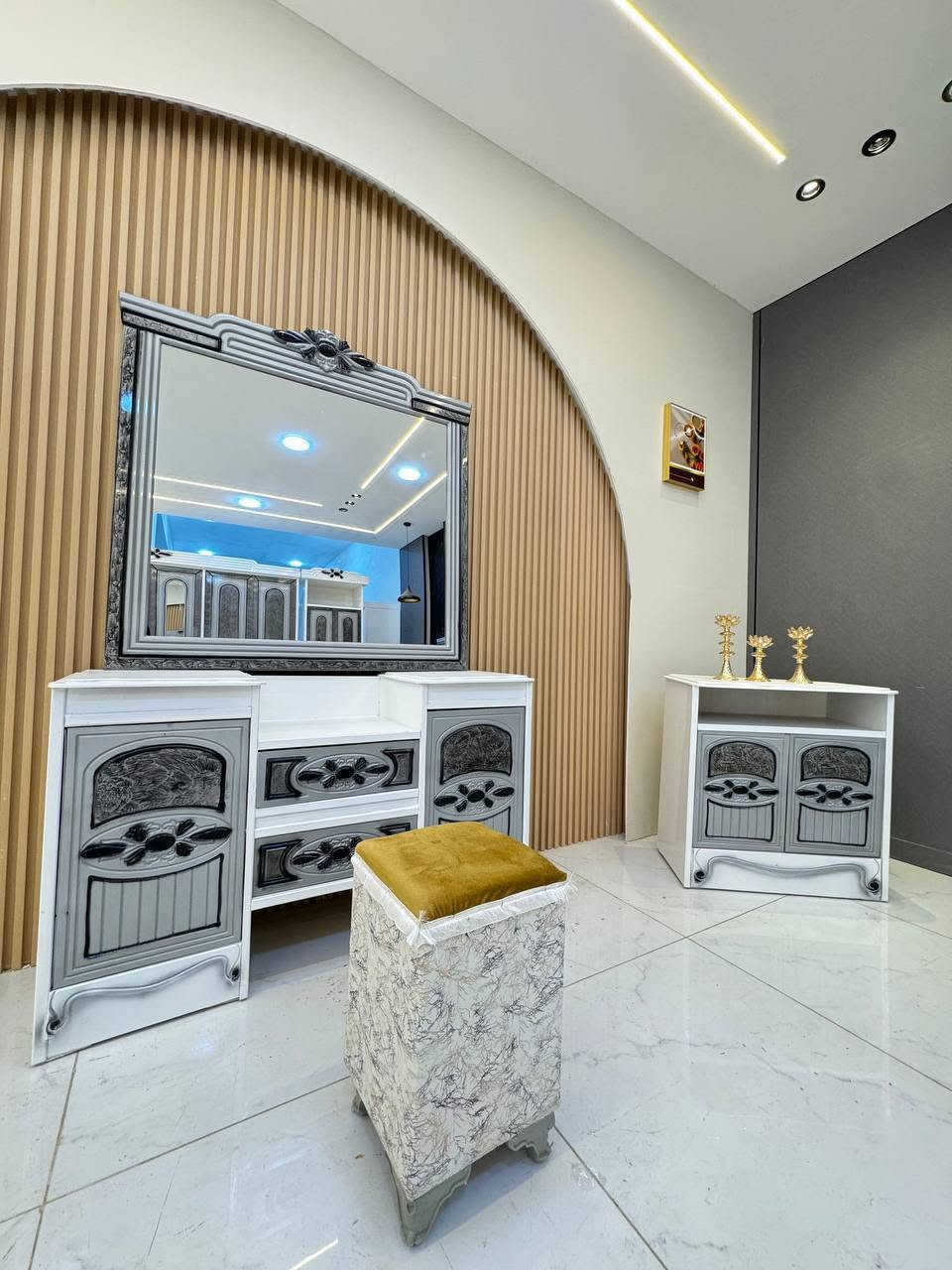 حصرياً الموديل الجديد   

السعر مليون دينار فقط 😍

غرفه نجاره قتصاديه 🛌

متكونه من 9 قطع مميزه 

الكنتور ارتفاع 240 طول 320 

مع الزاويه مجموع الطول 4 امتار 

السمك الخارجي للغرفه 5 ملم انديف

والسمك الداخلي 3 ملم معاكس ابيض

سعر الشازلون الخزان 75 الف 

سعر الشازلون المقعد 50 الف 

متوفر توصيل وشد داخل بغداد 😊

متوفر توصيل وشد لكافة محافضات العراق 🇮🇶


**إذا كنت صاحب هذا الإعلان وتريد حذفه لأي سبب، رجاءا أرسل رسالة إلى الدعم الفني**