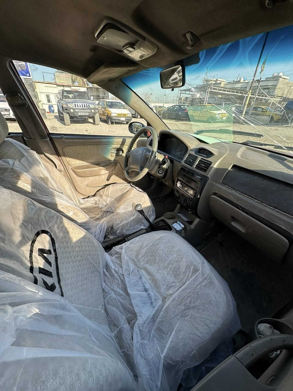 السلام عليكم 
ريو 2004 كير عادي
كير محرك مكفولات 
رقم بغداد سنويه ٢٧ 
بيها نواقص بسيطه 
السعر ٢٩ وبيها مجال بسيط 
مكاني البياع حي الري 
رقمي ***********
