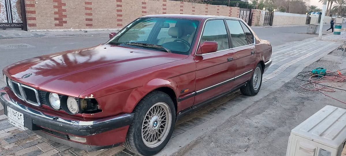 سلام عليكم  730 مديل 90 بجم عريض سلايد طكتين كشنات كهرباء جديد محركات 35 نضيف كير نضيف تبريد يشتغل مصبوغ عام جمالية بيه ضربة جاملغ خلفي أيسر مكاني بغداد سعر 40   ***********
