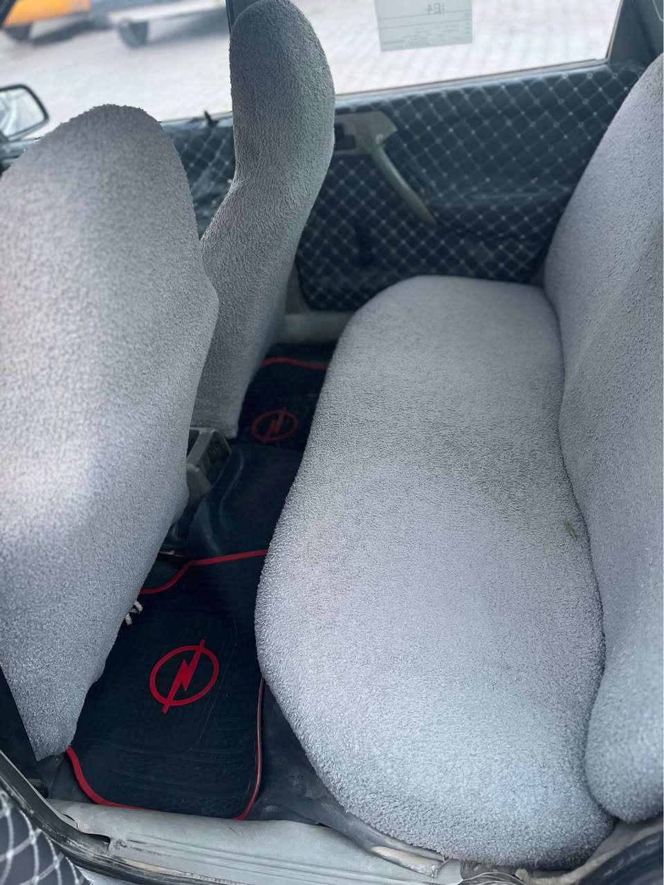 اوبل فكترا مةكينة ١٨ موديل ١٩٩١ گێر عادی
سەیارەکە جوان ماوەتەوە هیچ لێدراویکی نیە سەنەوی بەسەر چووە دەفتەر بەنزینی هەیە سعری ٣٨ وەرەقە و مەجالیکی کەم بەشەرتی تەحویل و غەرامە 

*********** 
*********** واتس ئەپ كركوك, العراق
