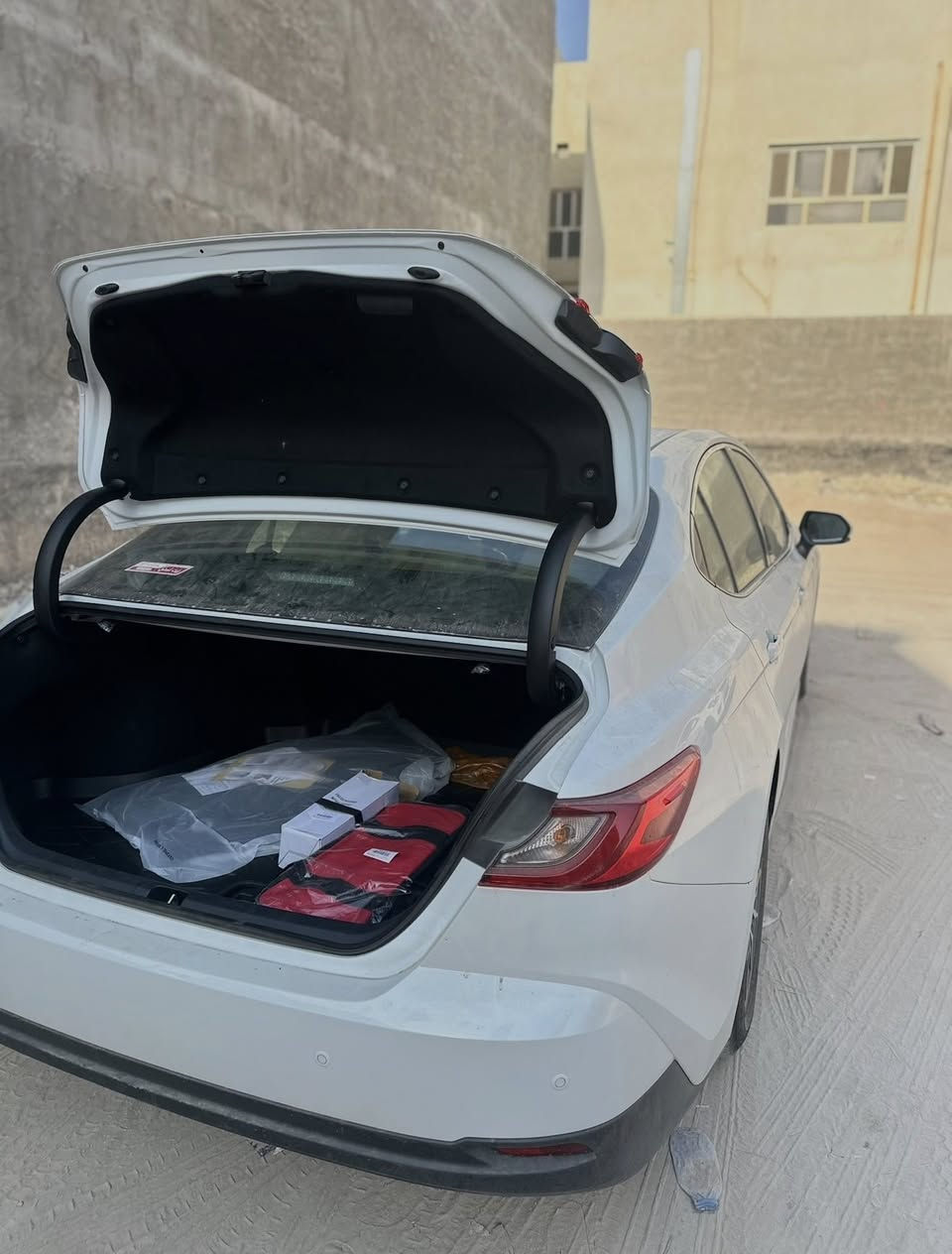 كامري موديل 2025 وكالة عبد الطيف ياباني
رقم بغداد مقترض وكفيل وكالة ثاني يوم 
السيارة فئة E فول عدا الفتحة
مرقم وكامل راعيها يسكن بغداد كلش خوش انسان مرتب 
مكاني البصرة المعقل 
للتواصل *********** السعر اتصل وتدلل
